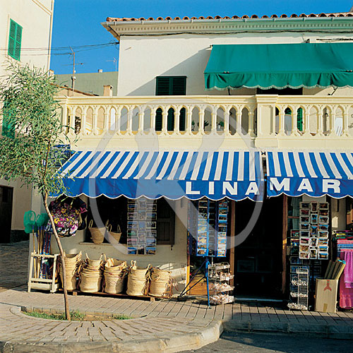 Promenade mit Souvenir-Geschäft, Port d'Andratx, Mallorca, Balea