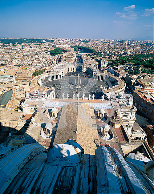 Blick vom Petersdom auf die Piazza San Pietro, Rom/Roma, Latium,