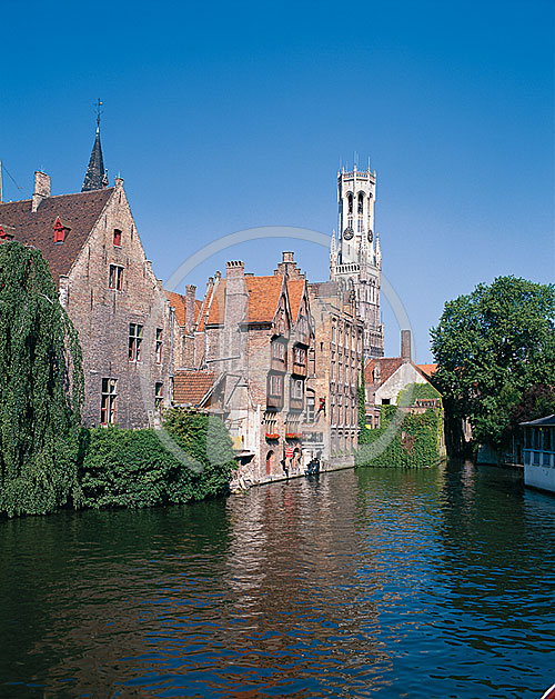 Brügge, Belgien, Rozenhoedkaai und Belfried