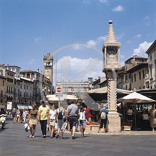 Piazza del Erbe, Verona, Venetien, Italien
