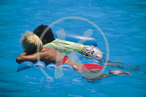 Menschen, Badespass im Pool