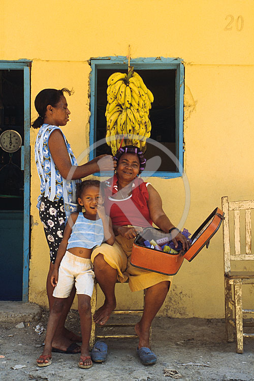 Dominikanische Republik, Santa Domingo, Einheimische Frauen