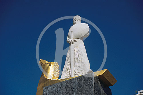 Denkmal auf der Strandpromenade, Salou, Costa Dorada, Spanien