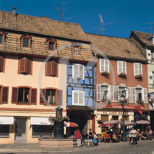 Brunnen und Fachwerkhäuser, Barr, Elsaß, Frankreich