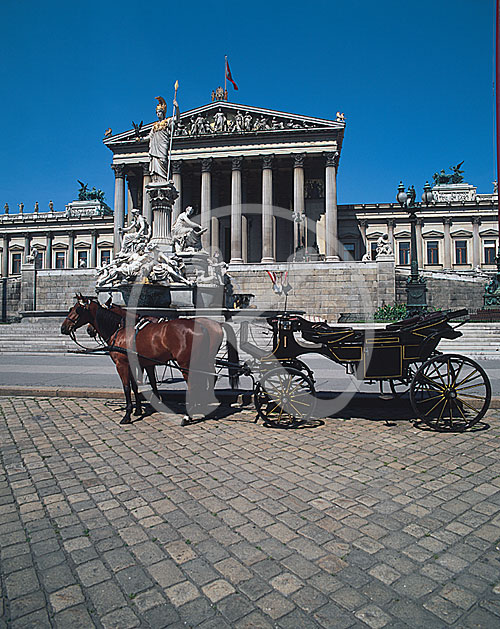Parlament und Fiaker, Wien, Österreich