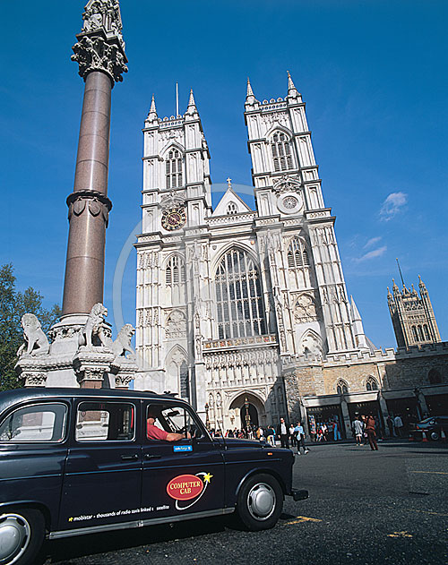 Taxi vor Westminster Abbey, London, England, Großbritannien
