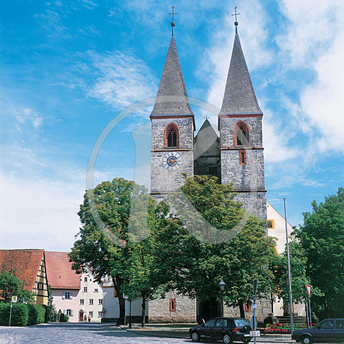 Marktplatz und Kirche, Herrenried, Bayern, Deutschland