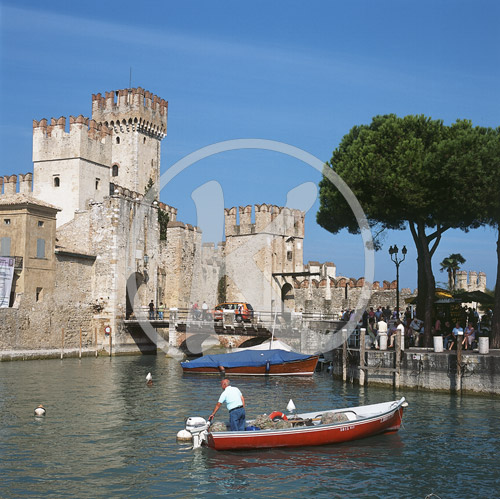 Wasserburg der Scaliger, Sirmione, Lombardei, Gardasee, Italien