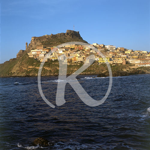 Stadtansicht mit Castello, Castelsardo, Insel Sardinien, Italien