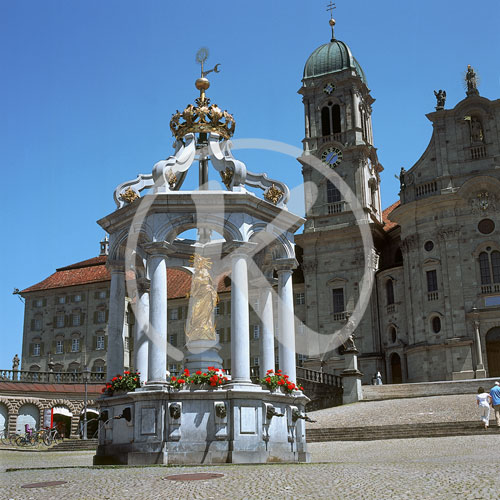 Fraubrunnen mit Maria Figur, Benediktinerkloster Maria Einsiedel