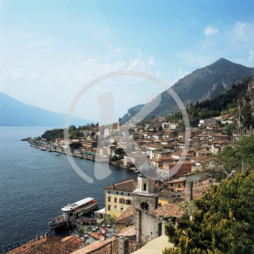 Blick auf Limone, Kirchturm San Rocco, Limone sul Garda, Lombard