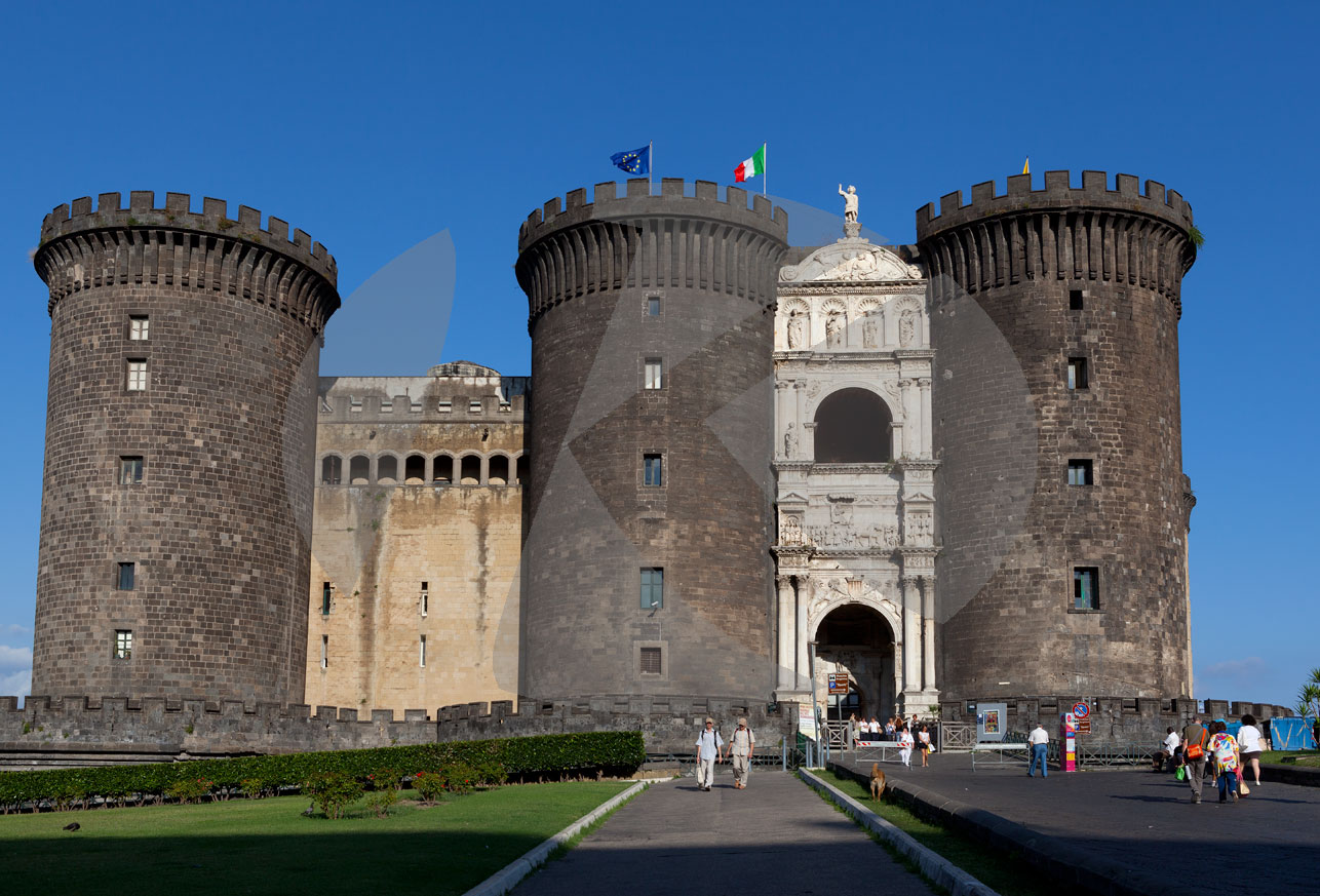 Castel Nuovo, Maschio Angioino, Francesco Lauranas Triumphbogen,
